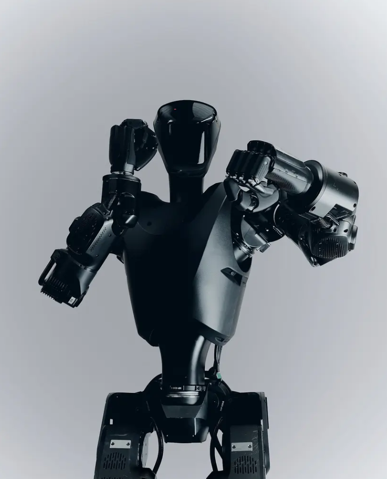 Phantom MK-1完成多武器测试 AI战斗人形机器人拟入局俄乌战场