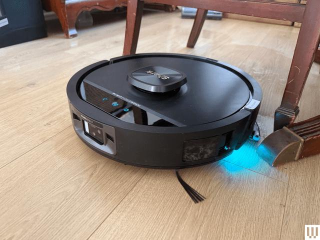 搭载AI脏污识别的手持吸尘器作业场景