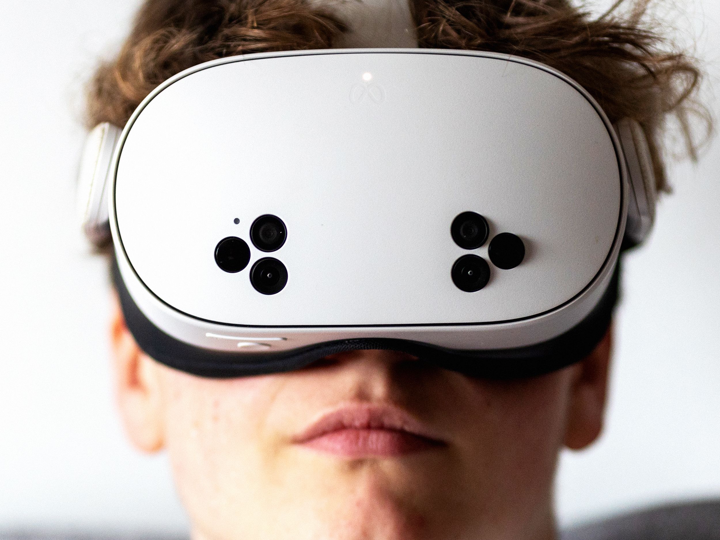 用户佩戴VR设备参与Horizon Worlds活动