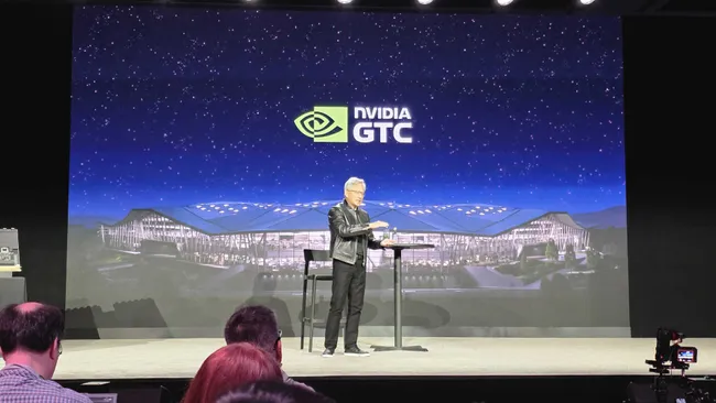 英伟达CEO黄仁勋公开回应行业争议